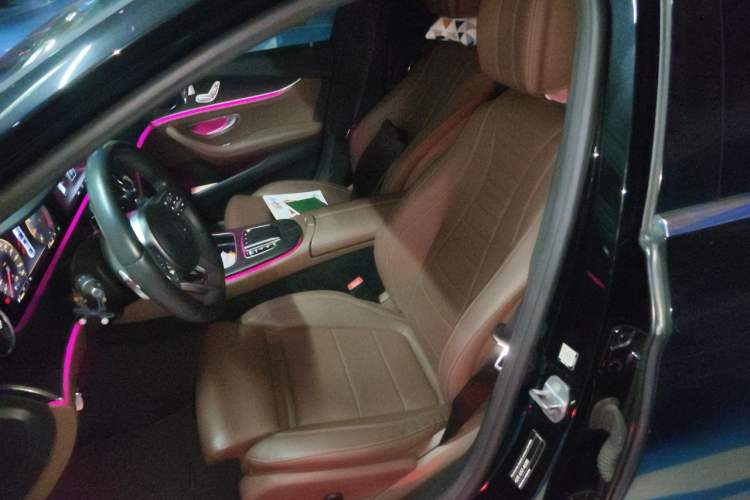 Ojetý Mercedes-Benz E-Class 2019 E 260 L Sport Edition