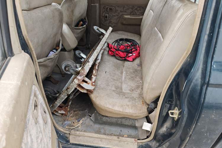 Used Nissan D22 2011 2.4L Gasoline Two-Wheel Drive Standard Version Left Rear Seat