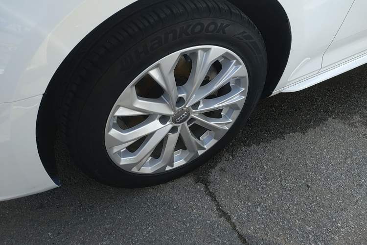 Used Audi A4L 2019 40 TFSI Ambition China VI Left Front Wheel Hub