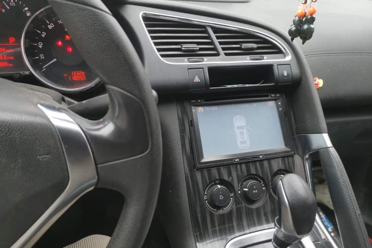 Used Peugeot 3008 2015 2.0L Automatic Classic Edition Audio And AC Panel