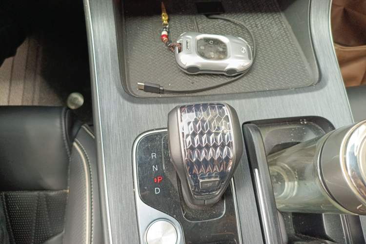 Used GAC Trumpchi GS8 2022 Linghang Series 2.0 TGDI Two-Wheel Drive Luxury Smart Connectivity Version (6 Seats) Gear Lever