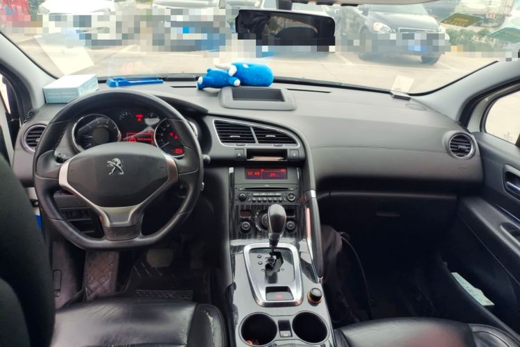 Used Peugeot 3008 2015 2.0L Automatic Trend Edition Center Console
