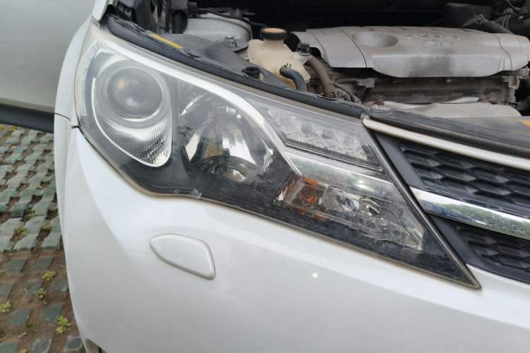 Used Toyota RAV4 2015 2.5L Automatic 4x4 Luxury Edition Right Front Headlight