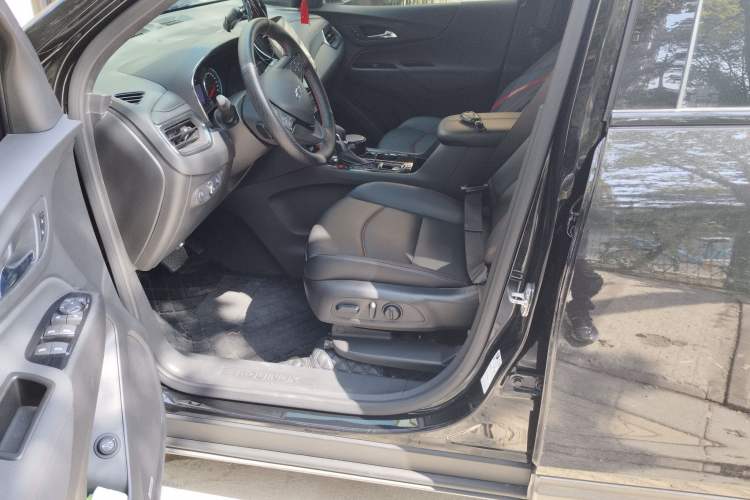 Used Chevrolet Equinox 2023 Mild Hybrid 2.0T RS All-Wheel-Drive Smart Guardian Edition Driver Seat