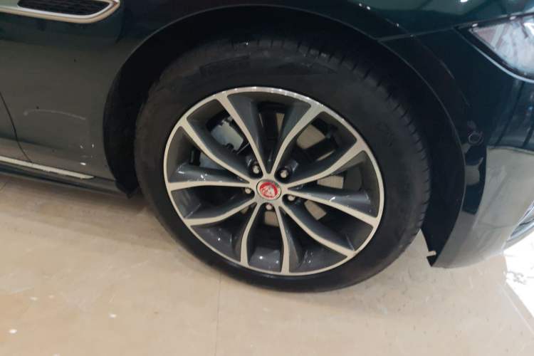 Used Jaguar XFL 2023 XFL 2.0T P250 Two-Wheel-Drive Elite Sport Edition Right Front Wheel Hub