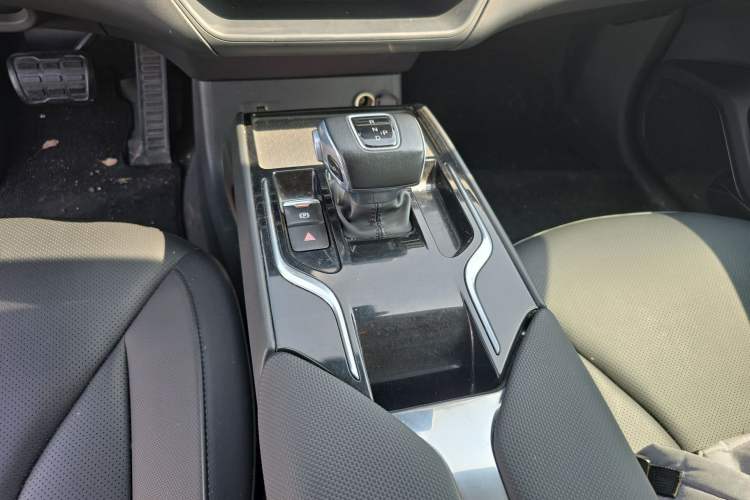 Used Hongqi E-QM5 2022 431 km Charge & Enjoy Edition
