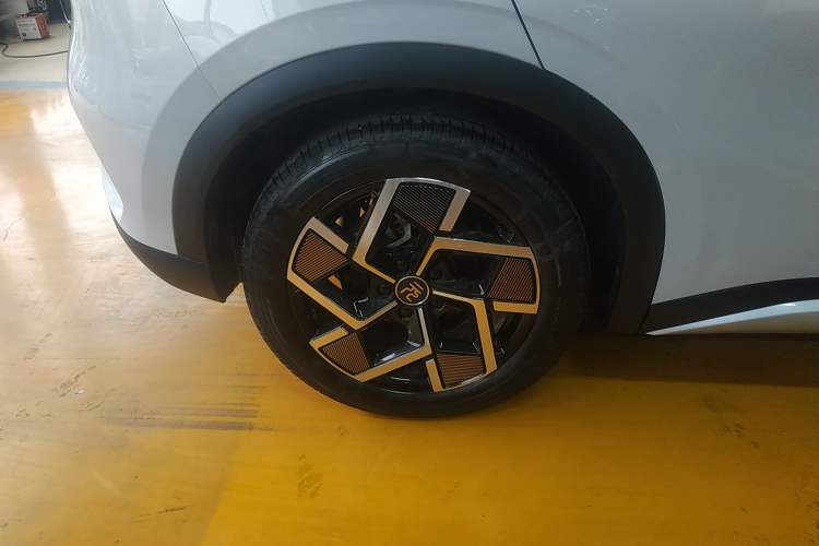 Used BYD Yuan PLUS 2024 Honor Edition 510KM Beyond Model Right Rear Wheel Hub