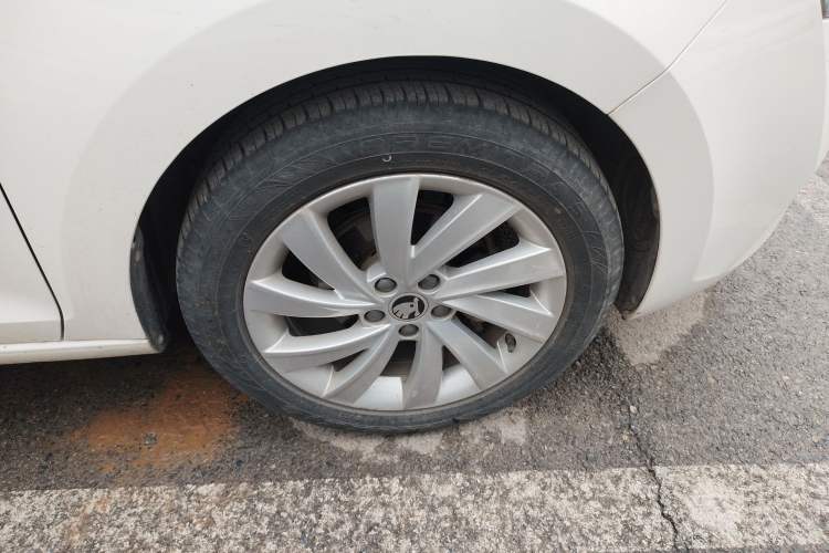 Used Skoda Rapid 2019 1.5L Automatic Comfort Edition China V Standard Right Front Wheel Hub