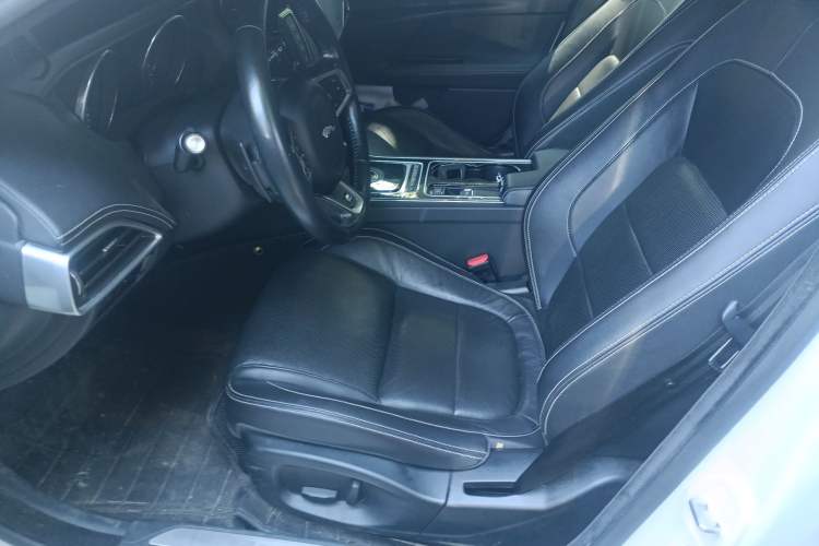 Used Jaguar XE 2015 2.0T 200 PS R-Sport