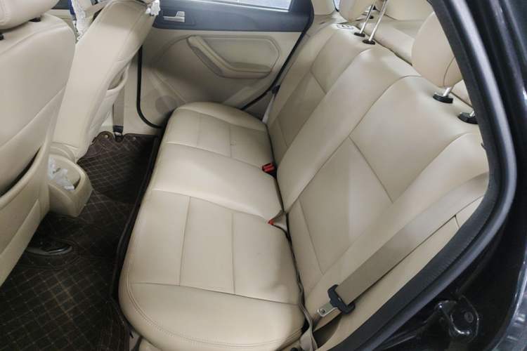 Used Ford Focus 2013 Sedan Classic 1.8L Automatic Base Model
