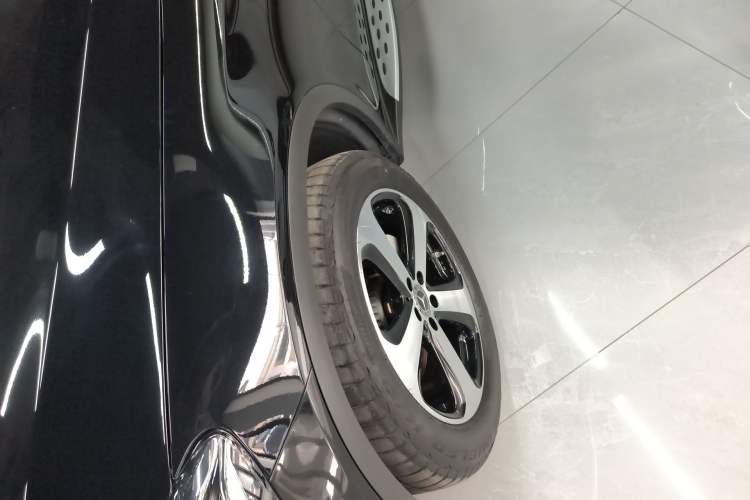 Used Mercedes-Benz GLC 2022 Refreshed GLC 260 L 4MATIC Dynamic Edition Left Front Wheel Hub