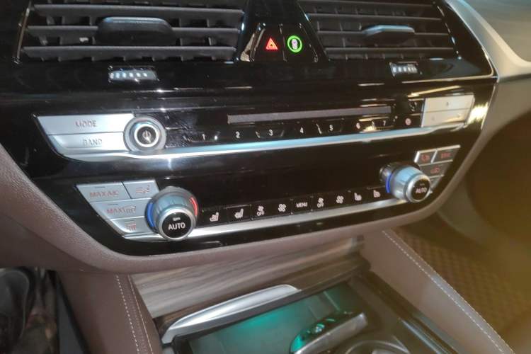 Used BMW 5 Series New Energy 2019 Updated 530Le Pioneer Edition
