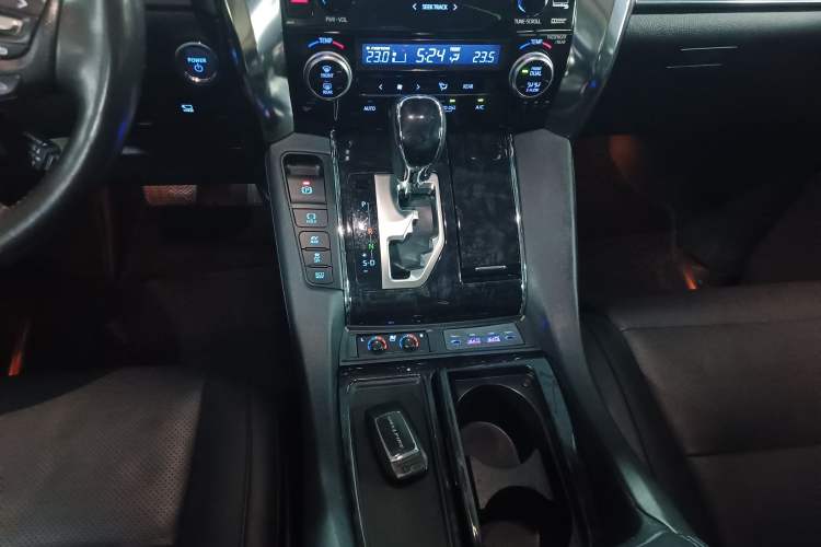 Used Toyota Vellfire 2019 Dual-Engine 2.5L HV Luxury Edition Gear Lever