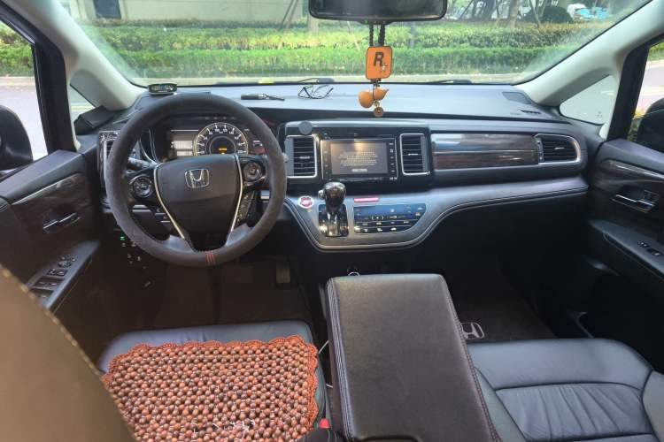 Used Honda Elysion 2016 2.4L Supreme Edition Center Console