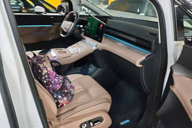 Used XPeng X9 2025 740 Ultra-Long Range Max Right Front Seat