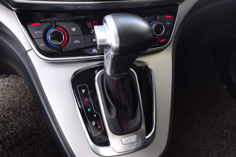 Used Haval H6 2017 Blue Label Sport Edition 1.5T Automatic Two-Wheel Drive Luxury Model Gear Lever