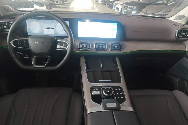 Used Chery Tiggo 9 C-DM 2025 1.5T 106KM Ultra-Comfort Edition 5 Seats Lithium-NMC Audio And AC Panel