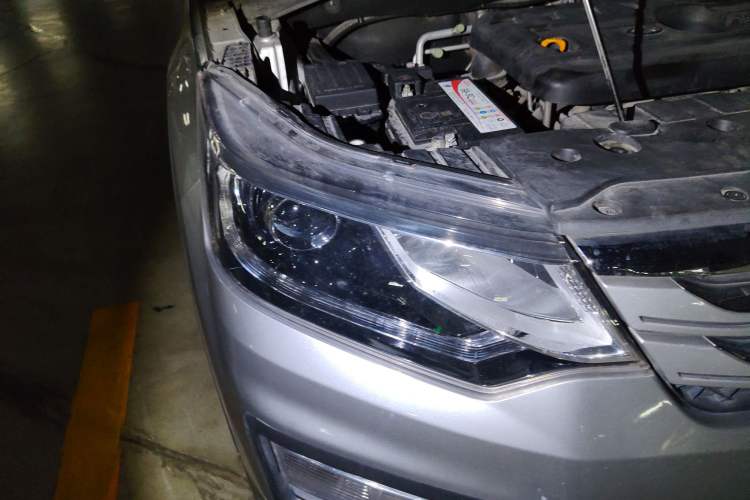 Used CHANGAN OSHAN CX70 2016 1.6L Manual Luxury Model Right Front Headlight