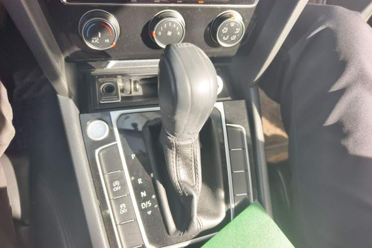 Used Volkswagen Magotan 2018 330TSI DSG Advanced Model Gear Lever