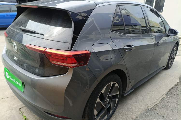 Used Volkswagen ID.3 2024 Outstanding Edition Rear Right 45 Deg