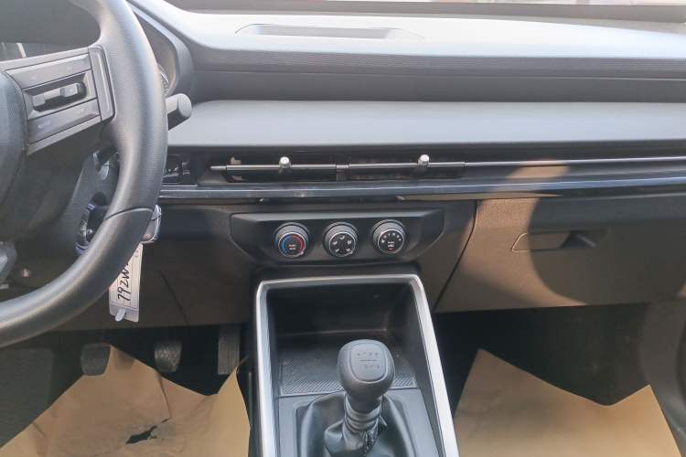 Used Wuling Alvez 2022 1.5L Manual Free-Style Model