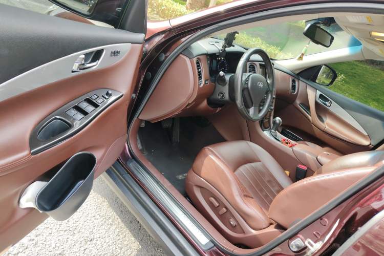 Used Infiniti QX50 2013 2.5L Two-Wheel-Drive Zunya Edition