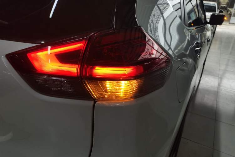 Used Nissan X-Trail 2022 Revised Version 2.0L Two-Wheel Drive Smart Connect Premium Edition
