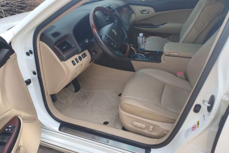 Used Toyota Crown 2010 4.3L Royal Saloon VIP
