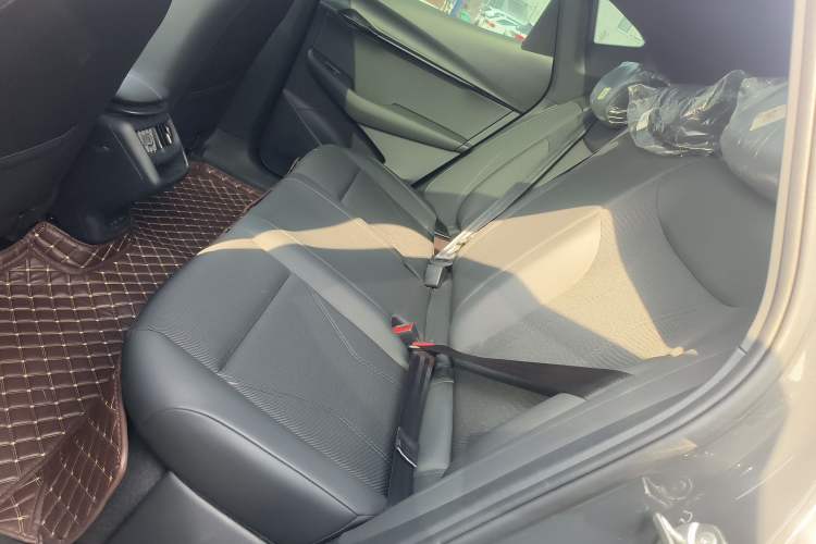 Used Volkswagen ID.UNYX 2024 Pro Long-Range Version Left Rear Seat