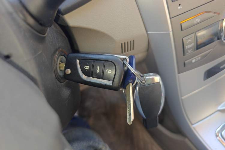 Used Toyota Corolla 2012 Luxurious Edition 1.8L CVT GL-i
