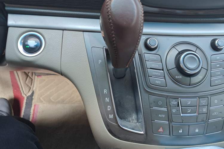 Used Buick GL8 2011 2.4L CT Luxury Business Comfort Edition