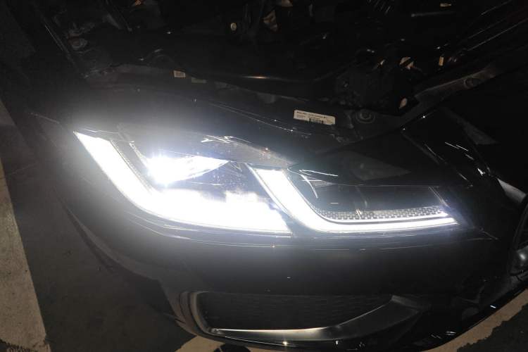 Used Jaguar XFL 2022 XFL 2.0T P250 Two-Wheel-Drive Prestige Luxury Edition Right Front Headlight