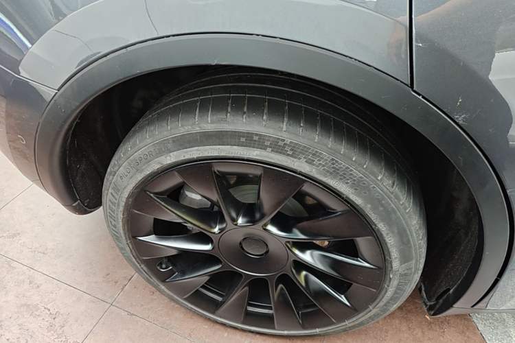 Used Tesla Model Y 2021 Long-Range All-Wheel-Drive Version 3D7

