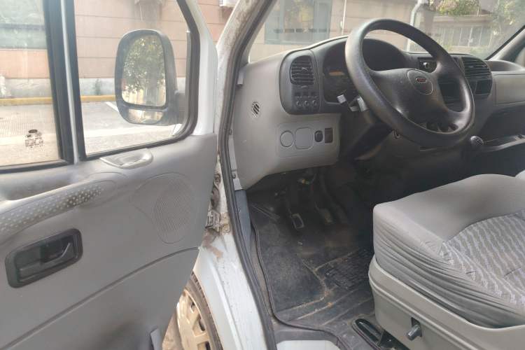 Used Ford Classic Transit 2013 2.8T Diesel Logistics Model with Short Wheelbase and Mid-Roof JX493ZLQ4