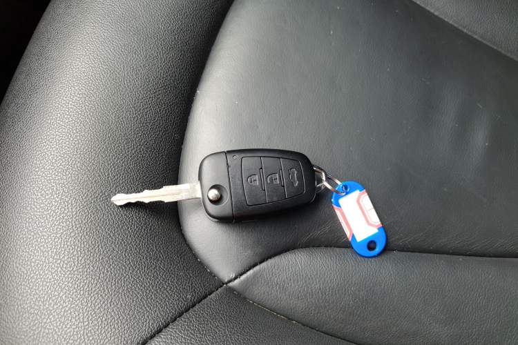 Used Bestune X80 2015 1.8T Automatic Luxury Model Vehicle Key