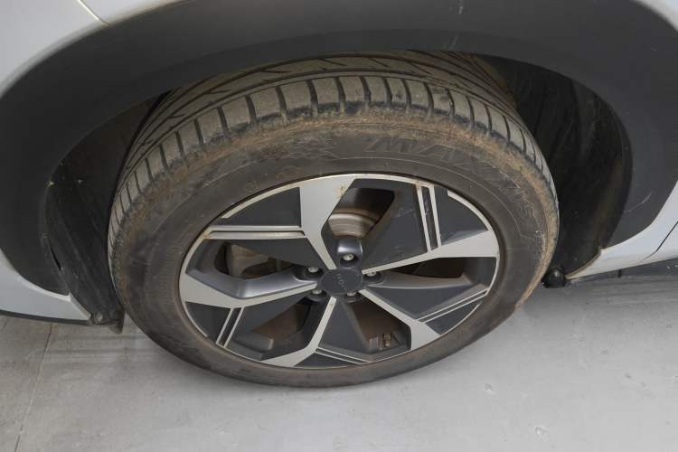 Used AION V 2024 Plus 70 Smart Edition Ternary Lithium Left Front Wheel Hub