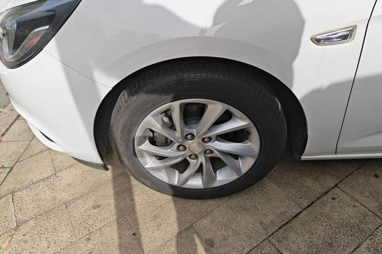 Used Buick Verano 2018 Hatchback 15S Automatic Ambition Model Left Front Wheel Hub