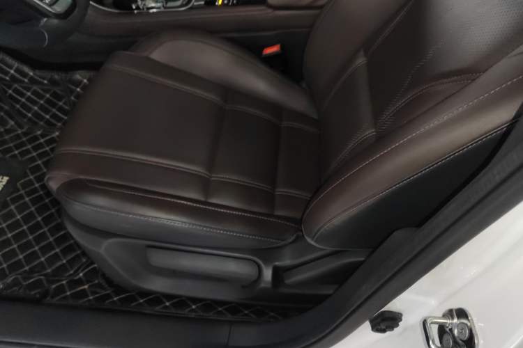 Used CHANGAN Raeton CC 2018 1.5T Automatic Elegant Starry Edition China V Standard
