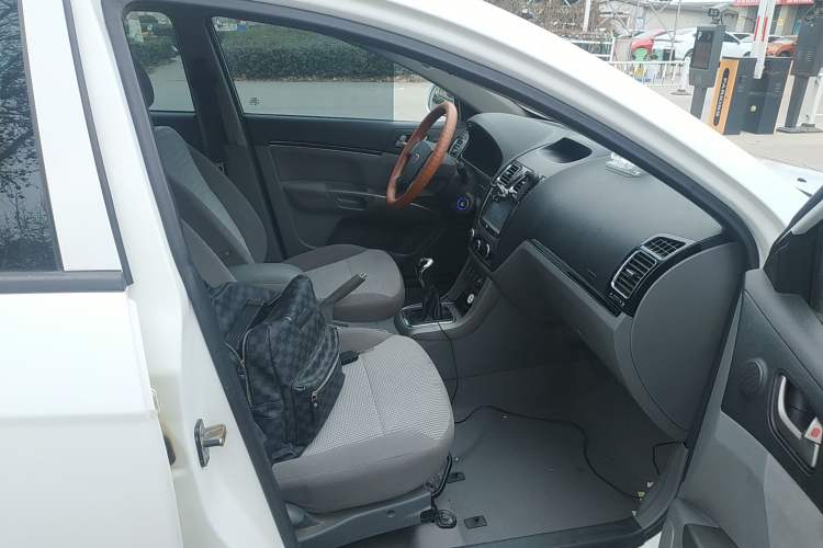 Used Geely Auto Classic Emgrand 2013 Sedan 1.5L Manual Entry-Level Model
