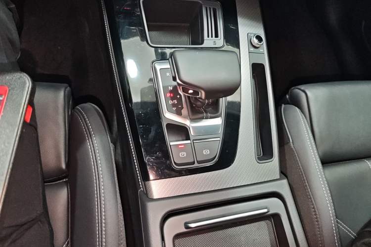 Used Audi Q5L 2023 40T Luxury Dynamic Model
