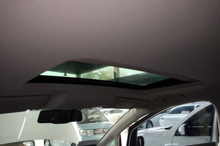 Used Volkswagen Touran 2015 1.4T DSG Comfort Edition 5 Seats Headliner