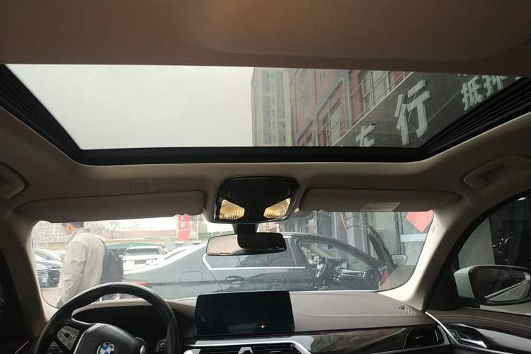 Used BMW 5 Series 2022 Restyled 525Li Luxury Package Headliner