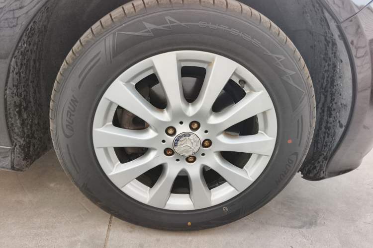 Used Mercedes-Benz R-Class 2011 R 300 L Business Model Right Front Wheel Hub