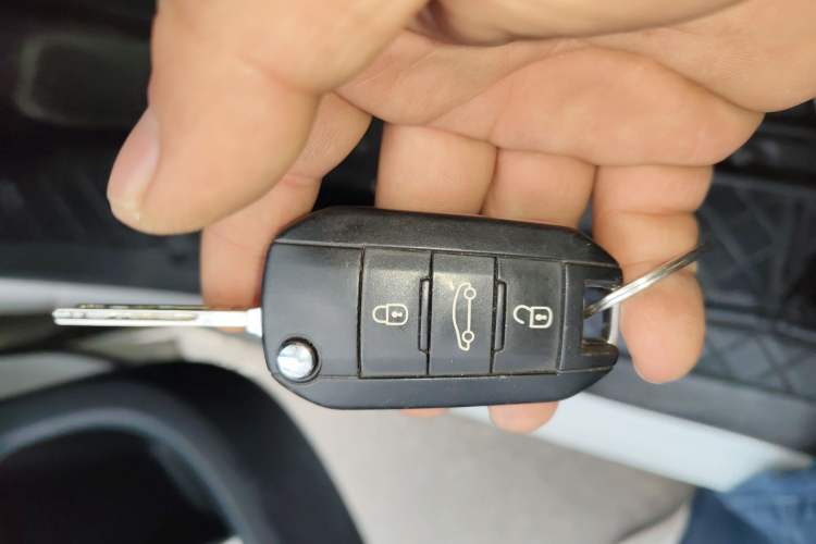 Used Peugeot 301 2014 1.6L Manual Comfort Edition
