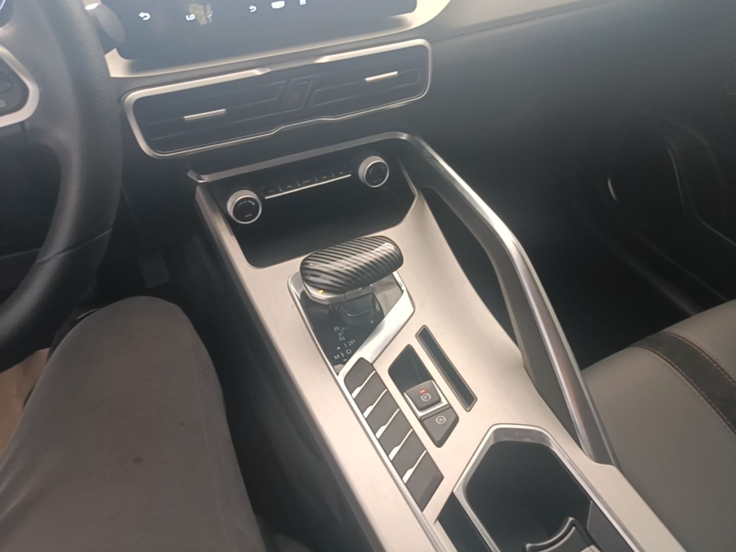 Geely Auto Coolray 2024 1.5T DCT Longteng Edition — снимка 16