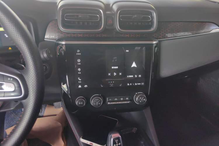 Used Lynk & Co 02 2019 1.5T DCT Two-Wheel Drive Pro Edition China VI Standard Audio And AC Panel