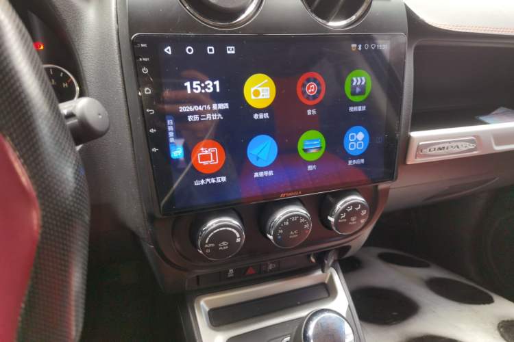 Used Jeep Compass 2014 2.4L four-wheel drive sport version Audio And AC Panel