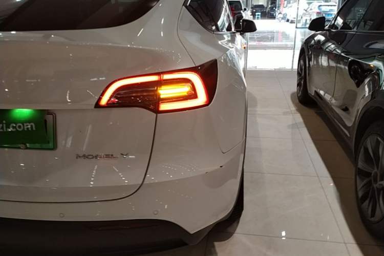 Used Tesla Model Y 2022 Long-Range All-Wheel-Drive Version
