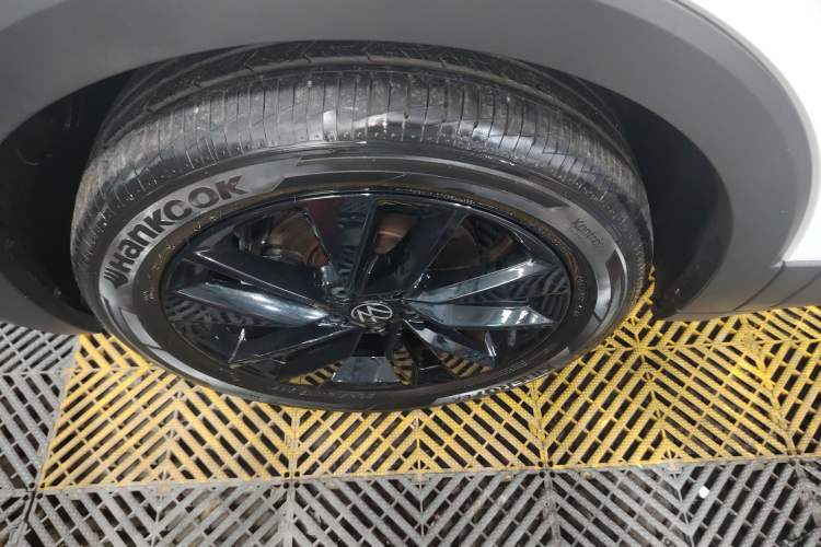 Used Volkswagen T-Cross 2023 280TSI DSG Luxury Edition Left Front Wheel Hub