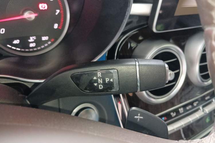 Used Mercedes-Benz GLC 2018 GLC 260 4MATIC Dynamic Edition Gear Lever